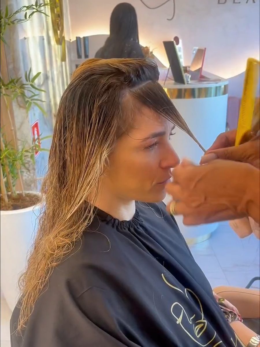Antes: coloração loira com franja