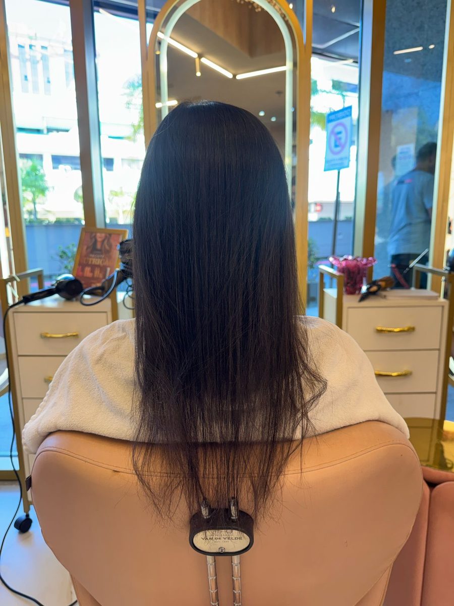 Antes: mega hair castanho com ondas