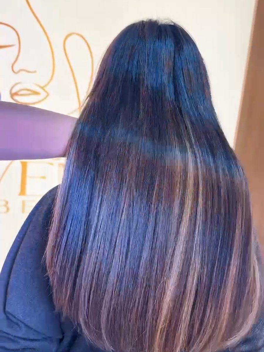 Depois: cabelo longo com o mega hair adesivo slim aplicado